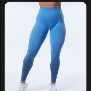Alphalete Amplify Ombré Leggings in Blue Moon